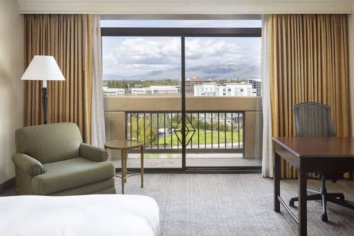 Room 32 of 72