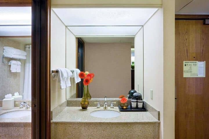 Room 40 of 72
